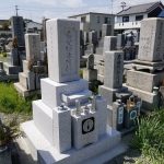 姫路市網干区の地域墓地で、古い墓石部分を利用したお墓の建て直し