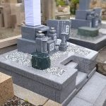 姫路市妻鹿の地域墓地で、鳴門青石の物置が素敵な変型墓地のお墓が完成しました。