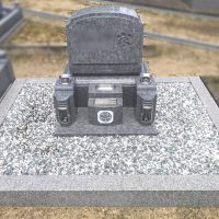 香川県産庵治石細目のシンプルな洋型墓を建立。最高級の庵治石が際立つ 香川県産庵治石細目のシンプルな洋型墓を建立。最高級の庵治石が際立つ