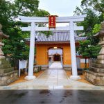 姫路市飾磨区英賀宮町にある英賀（あが）神社様にて、鳥居の建て替え工事。高さ１７尺、岐阜県産中津川石の鳥居